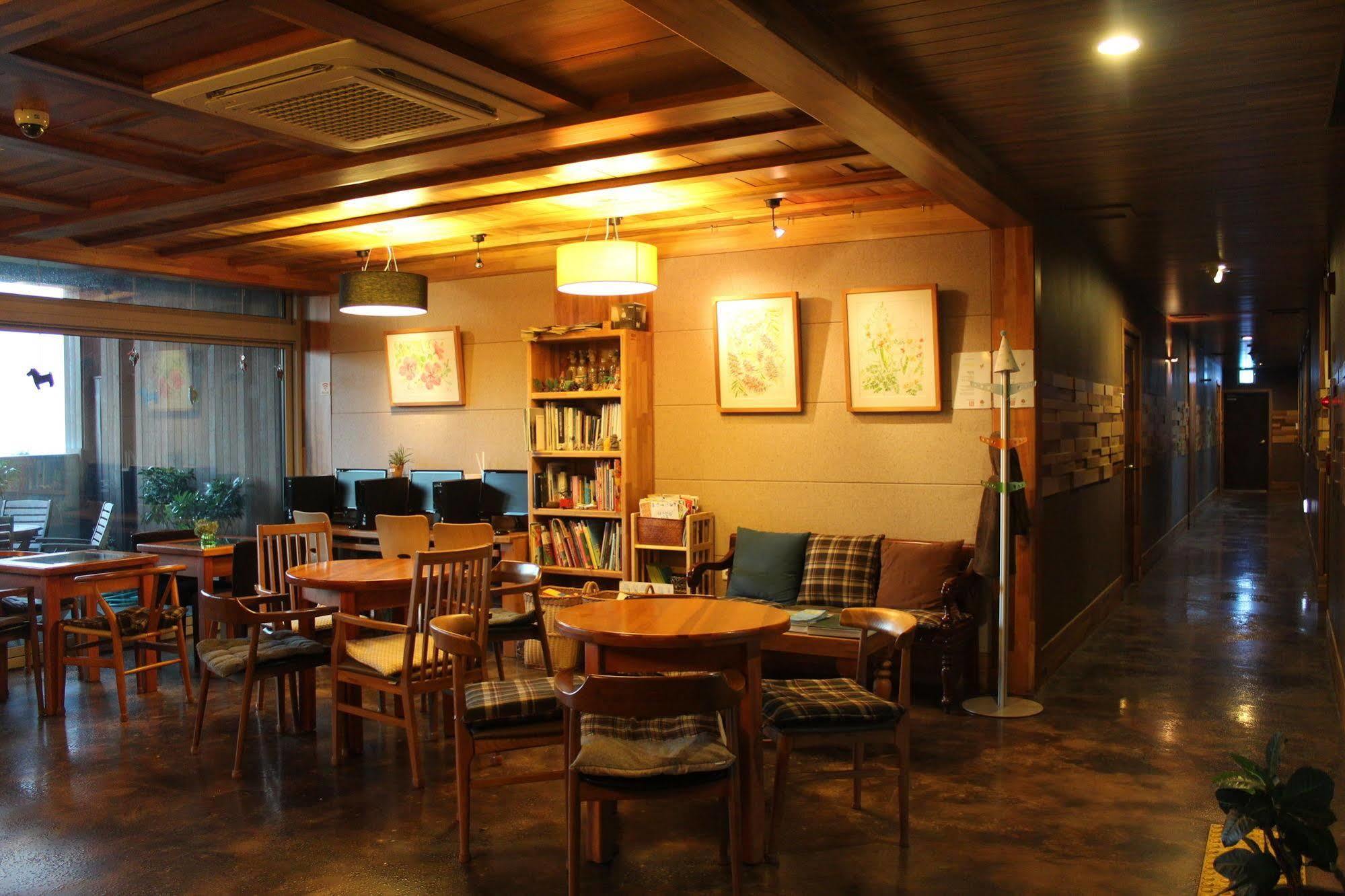 Jeju Eco Suites Seogwipo Exterior foto